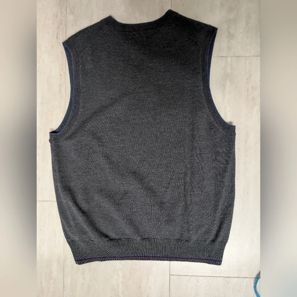 Brooks Brothers, Men's Size L, 100% Merino Wool Sweater Vest, Gray, Quiet Luxury - Picture 4 of 4